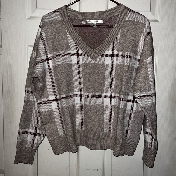 Max Studio Plaid V-Neck Cropped Sweater - Picture 1 of 3